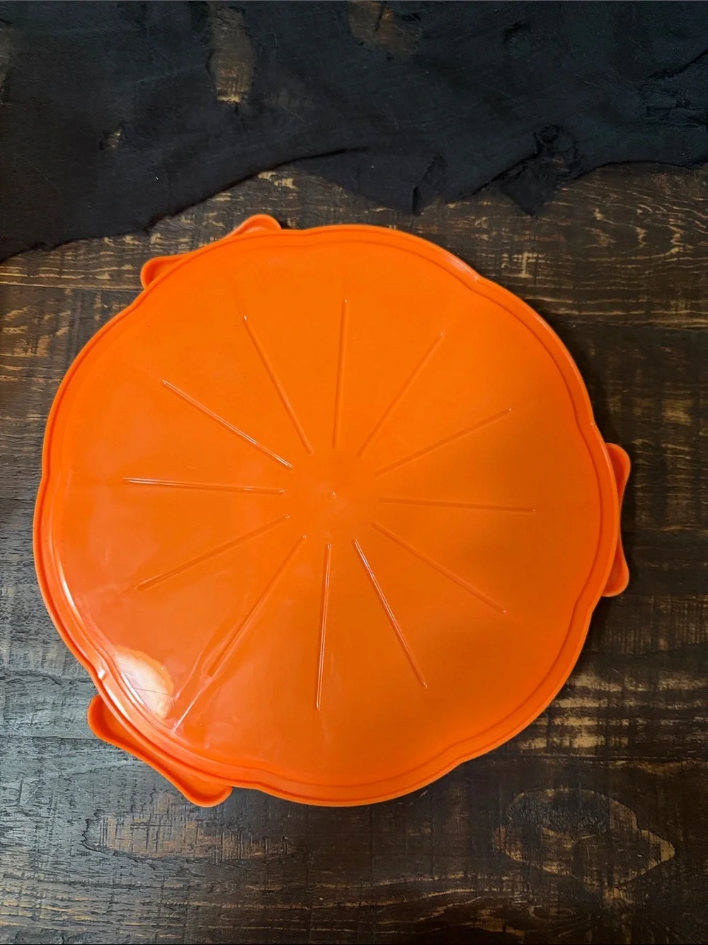 Pumpkin-Shaped Party Cake Carrier - Orange w/ Brown Stem